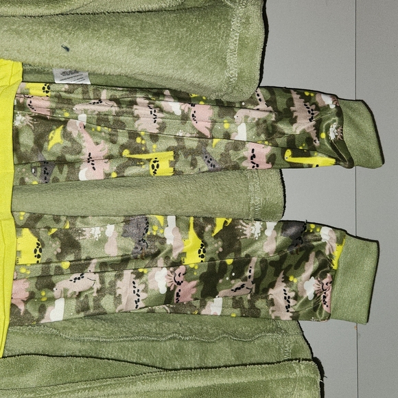 Green & Yellow Camo 'Dino Snore' Unisex Kid's Robe Set - Picture 4 of 5